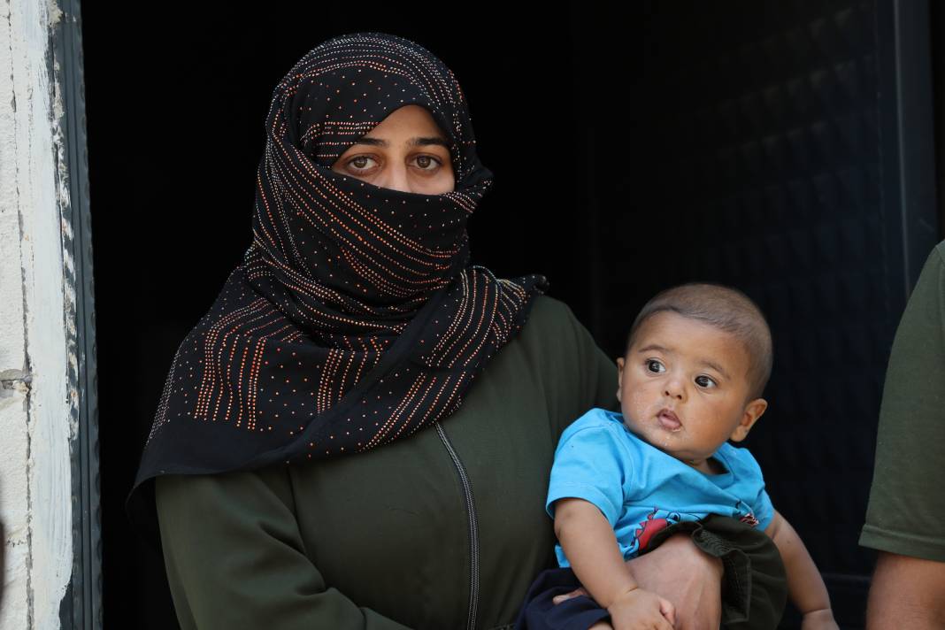 Uykudayken dehşeti yaşadılar! Üç çocuklu ailenin evi molotofla kundaklandı 6